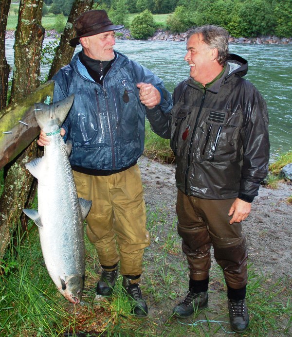 Luftknute-Olsen med 18,3 kilos laks på enhånds i Driva!